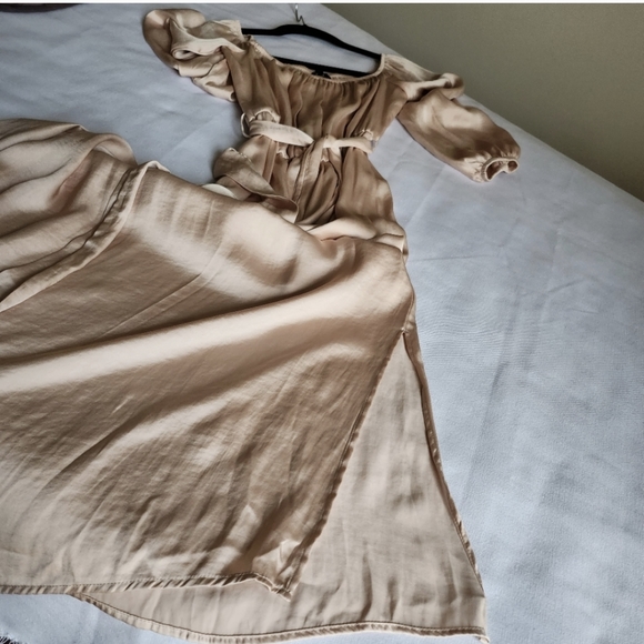 Bardot Off The Shoulder Dress - Picture 3 of 3